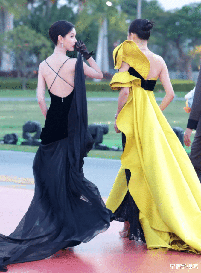 金鸡奖这晚,咏梅的露背礼服惊艳全场,秒了倪妮和宋佳