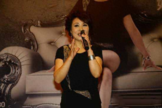 从周立波搭档到影视熟脸，胡晴云，滑稽戏是刻在骨子里的传承！