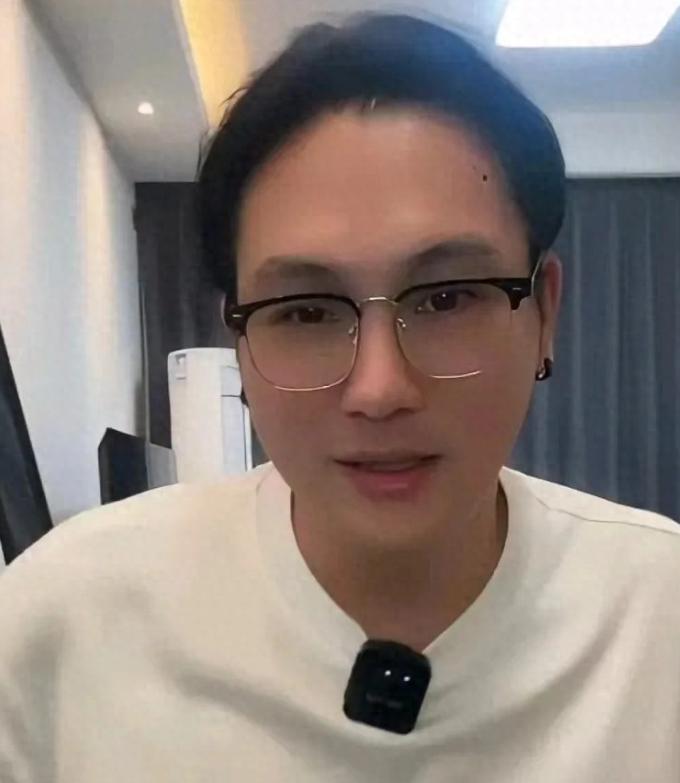 刘建国曝具俊晔留台原因，小S女儿下场助攻，“小心思”藏不住了