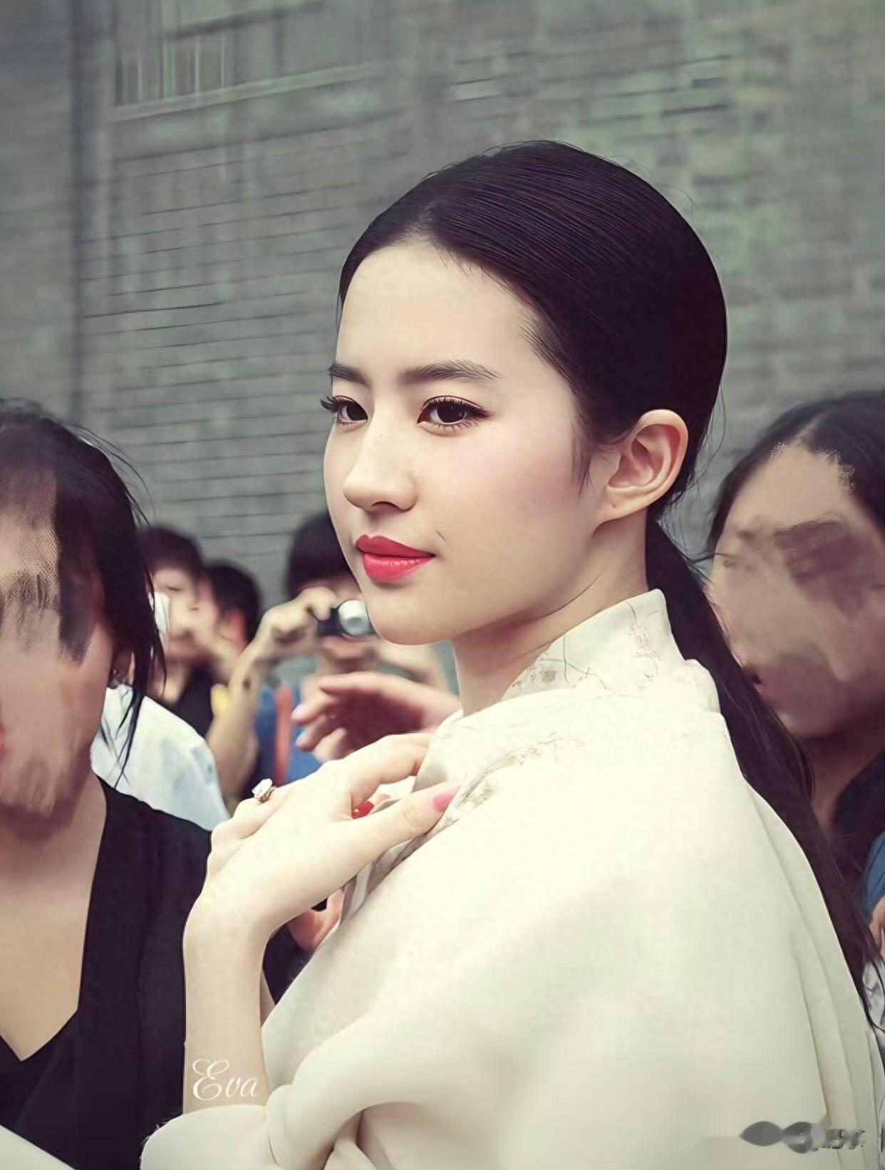 刘亦菲|骨相真是绝了,不愧是天选之子,穿麻袋都美出新高度!