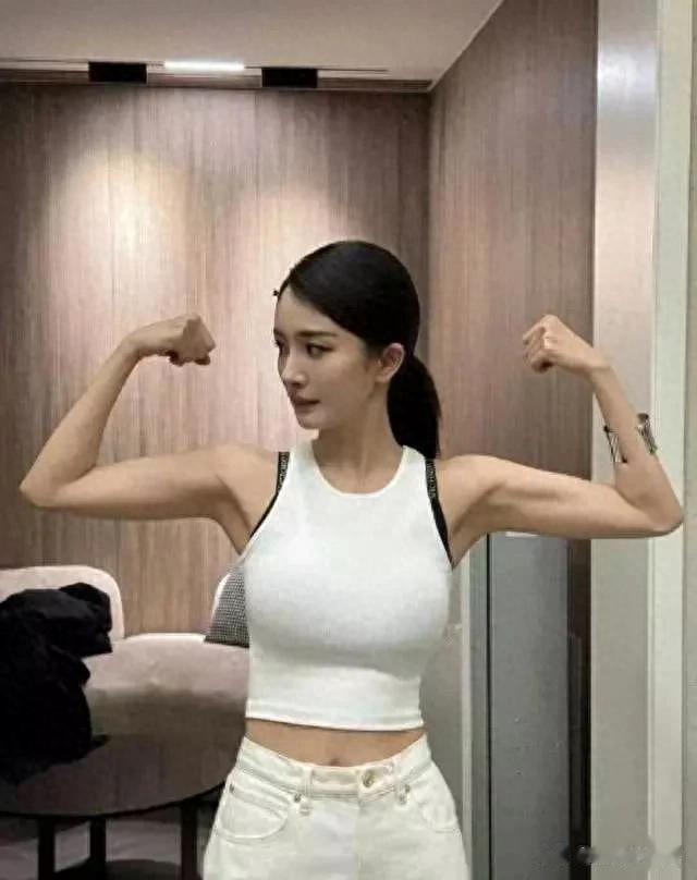 杨幂身材引热议:一个“大”字为何引爆全网?