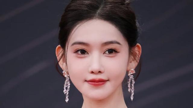 《李沐宸:沉默还债,在逆境中绽放坚韧芬芳》