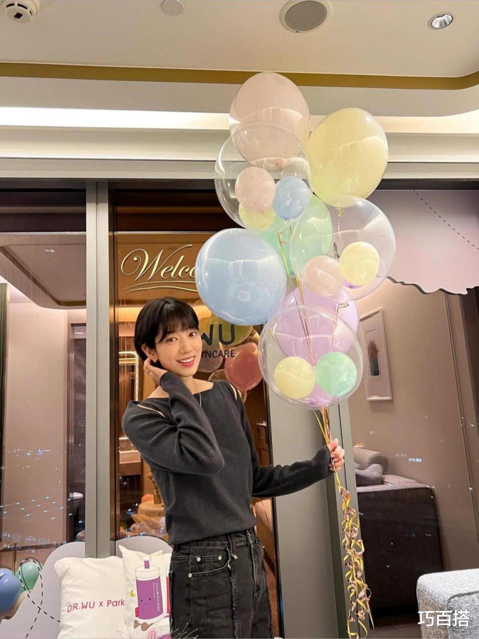 朴信惠当妈后状态越来越年轻，短发怼脸照美翻天，婚后生活太爽了