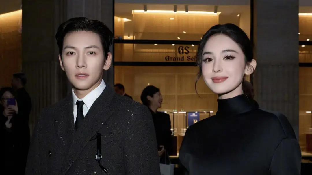 娜扎黑裙红唇惊艳巴黎时装周，与池昌旭同框被赞“豪门姐弟”