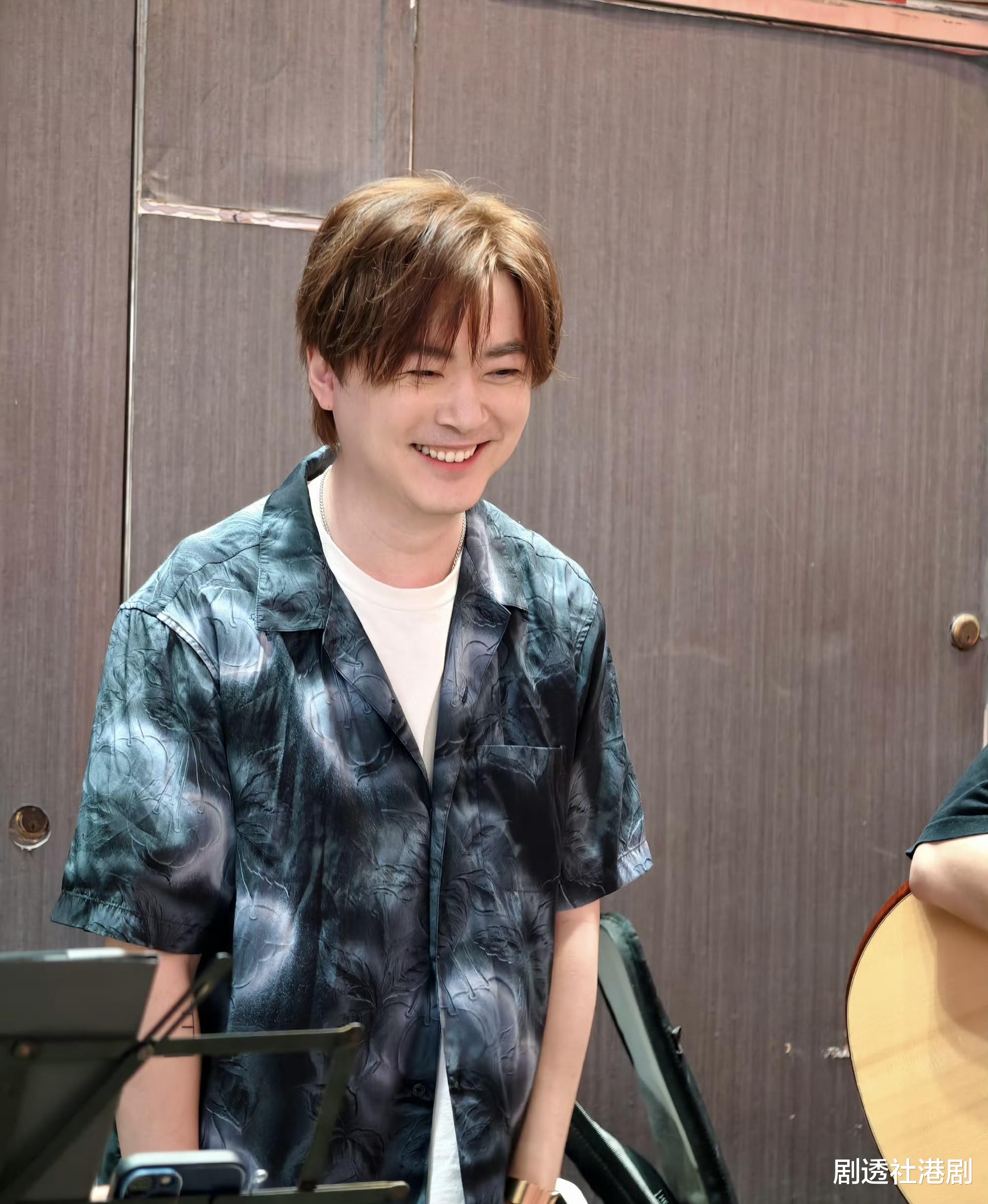 英皇帅气小生近况曝光!长期服药身形暴涨,曾一度传出死讯