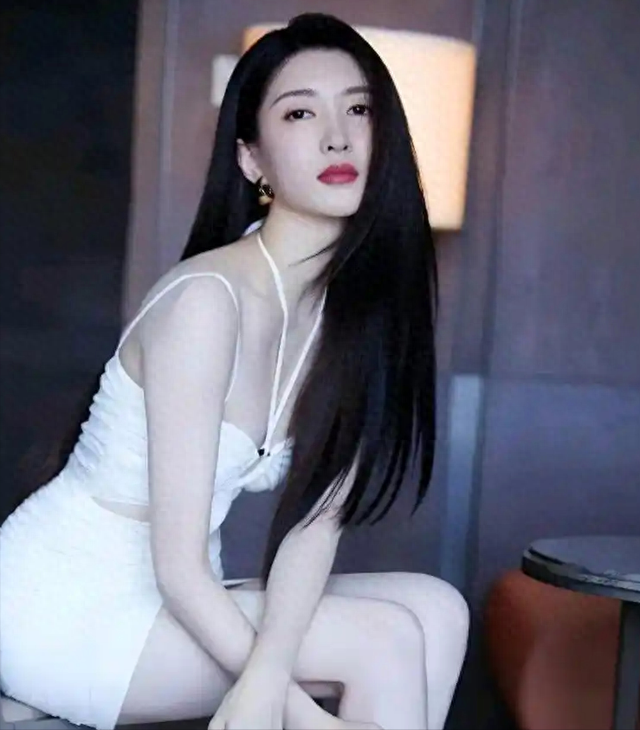 女星素颜名场面！张予曦瘆人，江疏影像大妈，朱珠丑到认不出