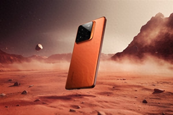 真我高管坐地铁被拍:真我GT8 Pro差点被曝光