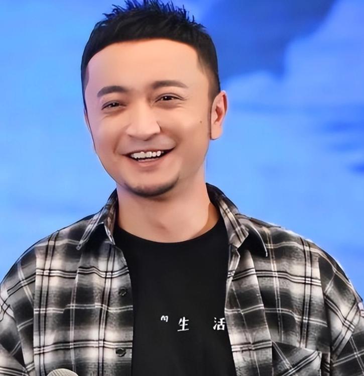 2026年春晚主持人官宣不到24小时,恶心一幕发生 尼格买提被骂惨了