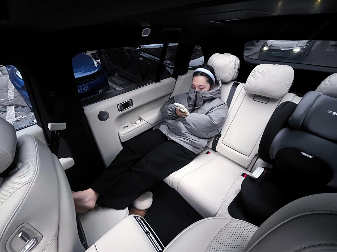 数据揭露BBA,纯电销量跌23.5%,打7折为啥还干不过国产车