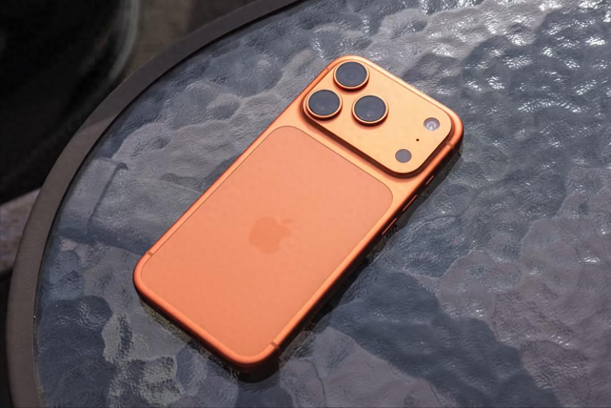iPhone 17 Pro降至“新低價”！A19 Pro+40倍變焦+6米防水