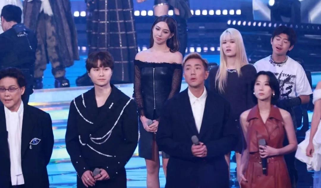 22岁澳洲华姐惨遭淘汰,称对娱乐圈感兴趣,港媒:TVB不签她真是浪费