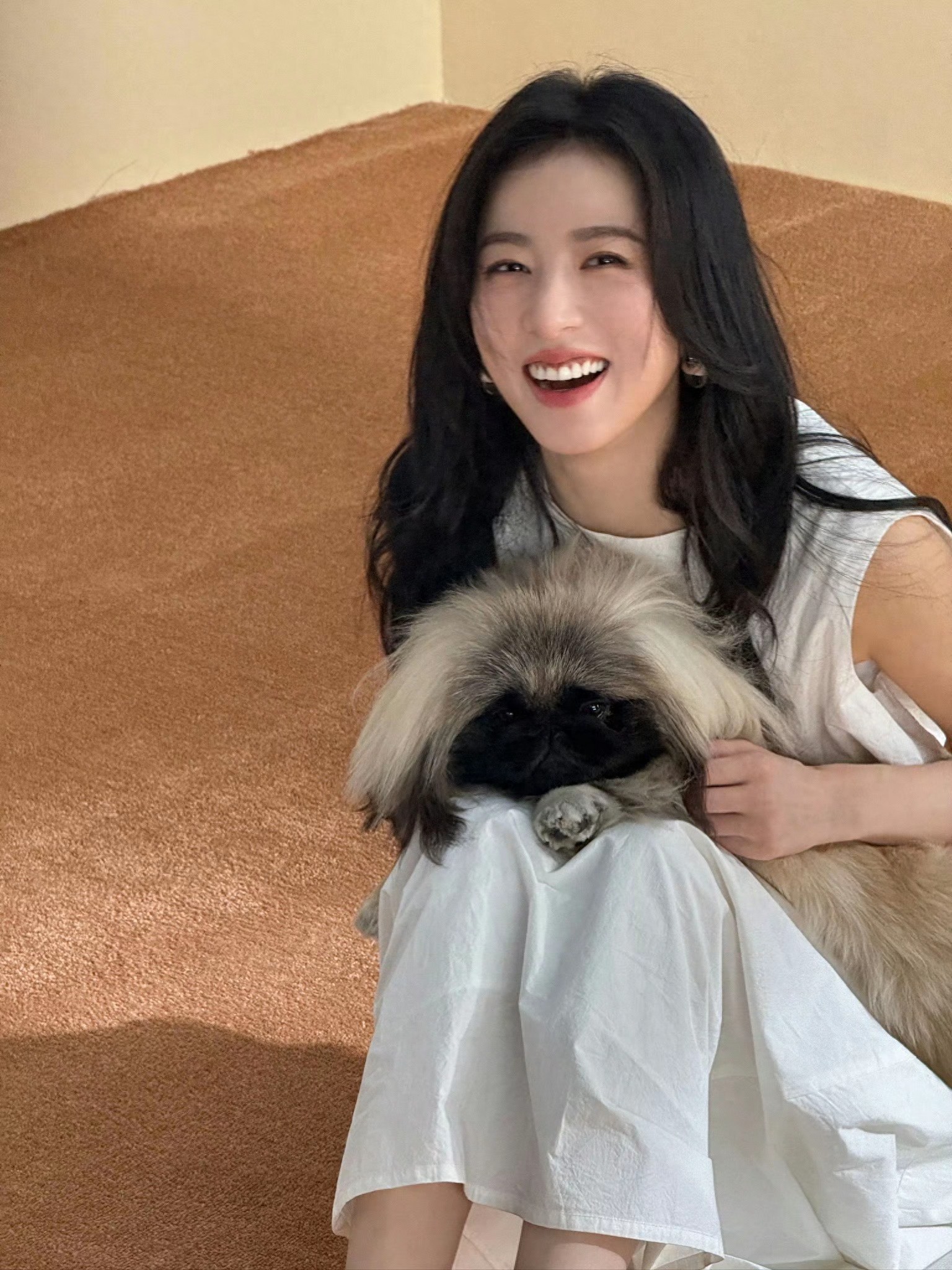 周雨彤. 笑起来很好看