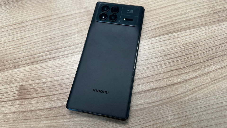 小米堅決清倉，從9999元跌至5921元，5000萬四攝+E6旗艦屏