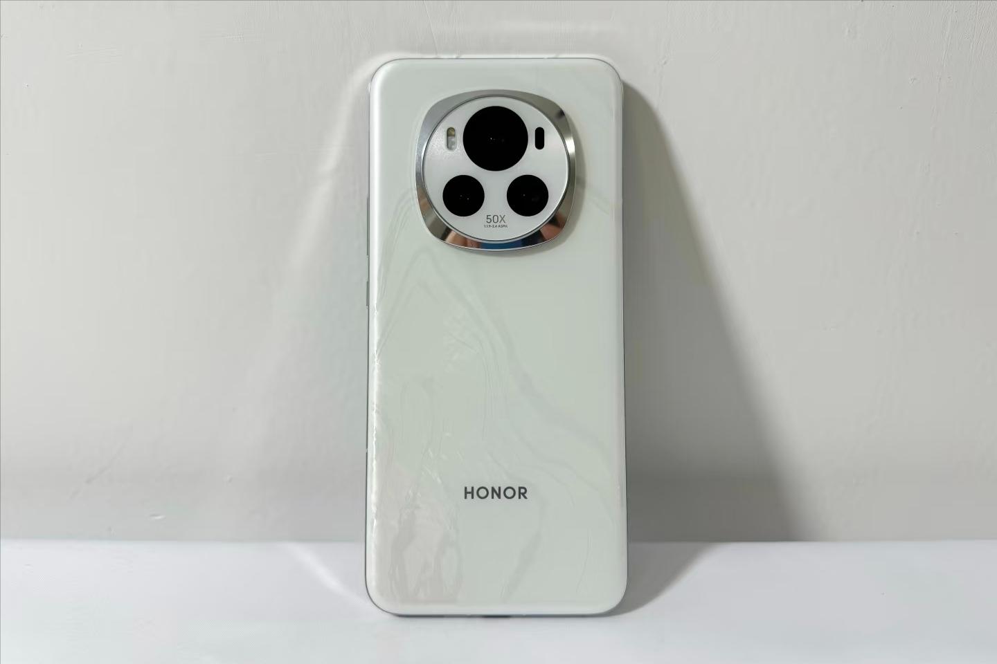 榮耀進入清倉倒計時！從4999元跌至2624元，巨犀玻璃+50倍變焦