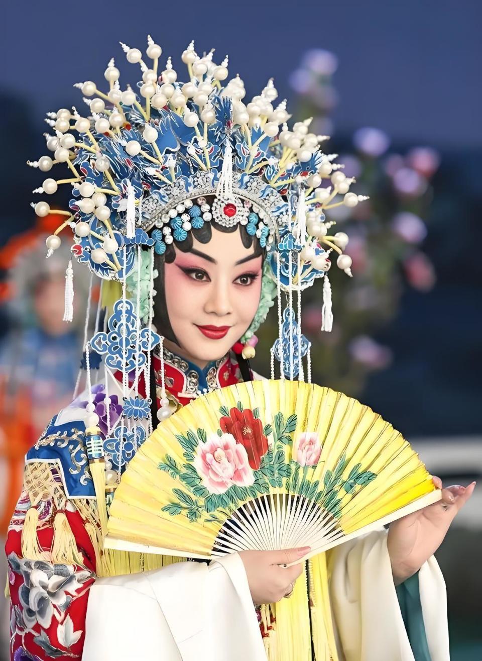 万万没想到,59岁“未婚未育”的李胜素,如今活成了“人生赢家”