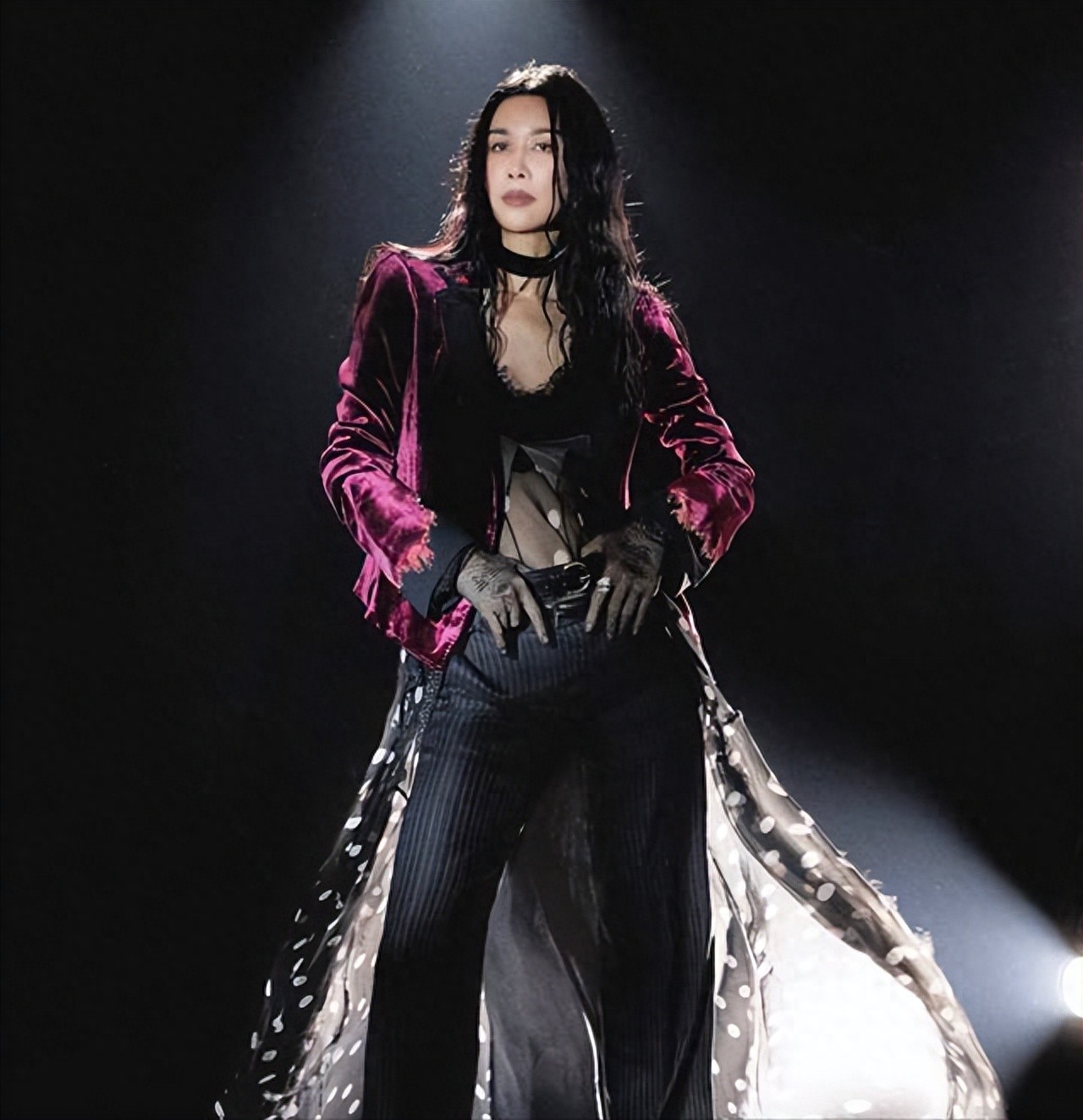 丈夫出轨风波真相大白3个月，58岁那英高调官宣喜讯，王菲没说错