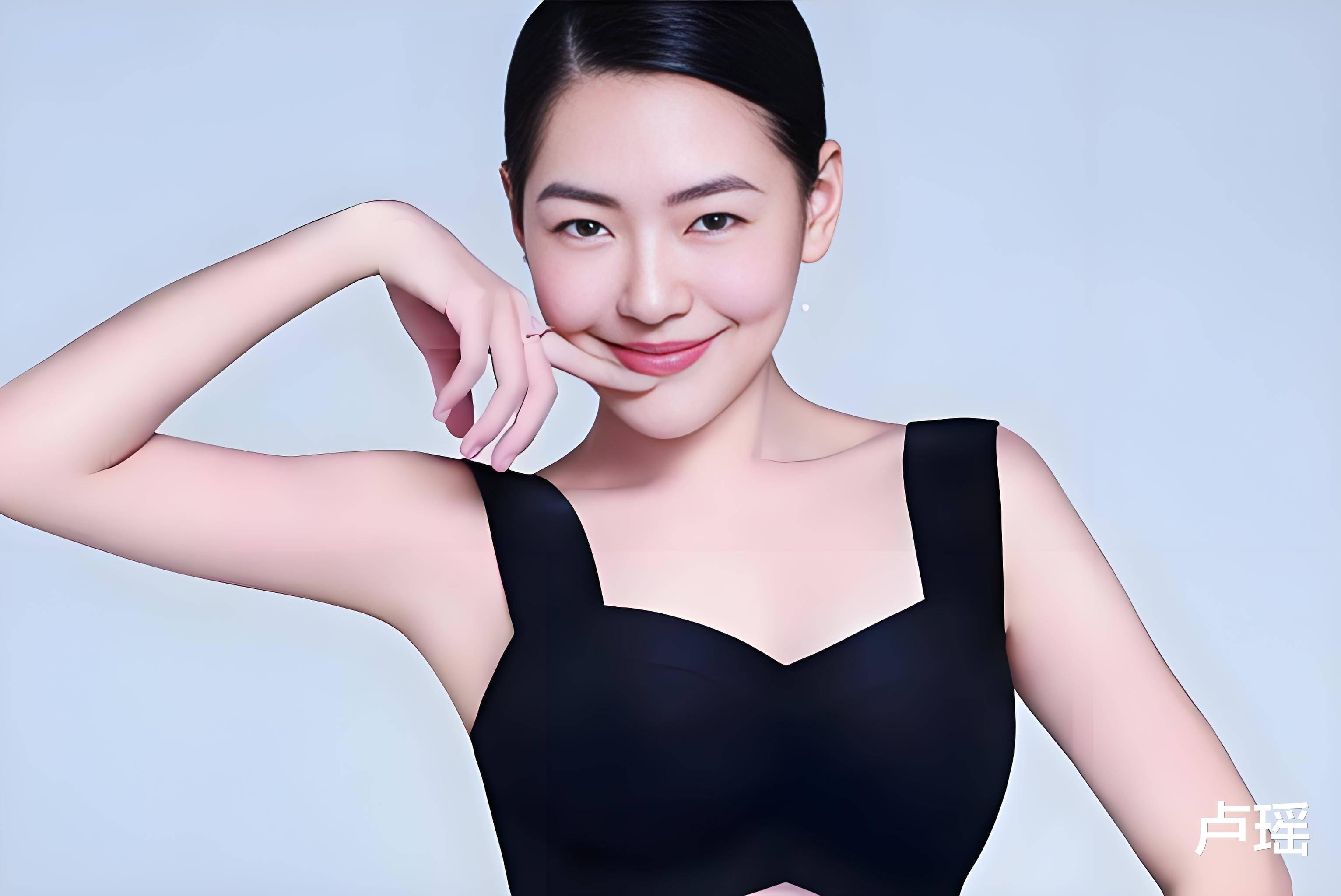 光鲜亮丽的小s,私下里生活和工作压力很大,常常自己喝闷酒缓解压力