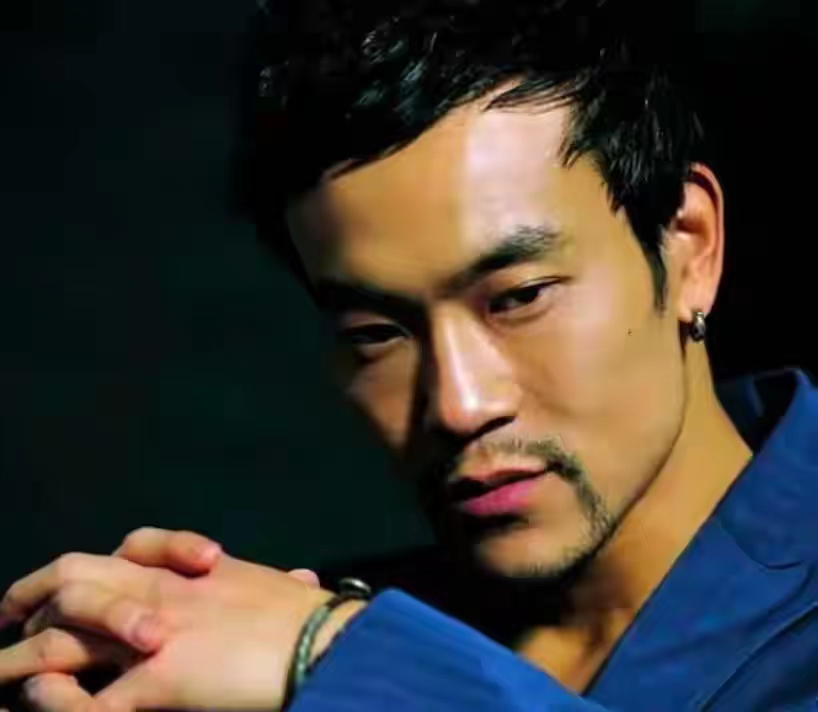 段奕宏说的没错，不拍戏就消失的廖凡，早已在另一个圈子红得发紫