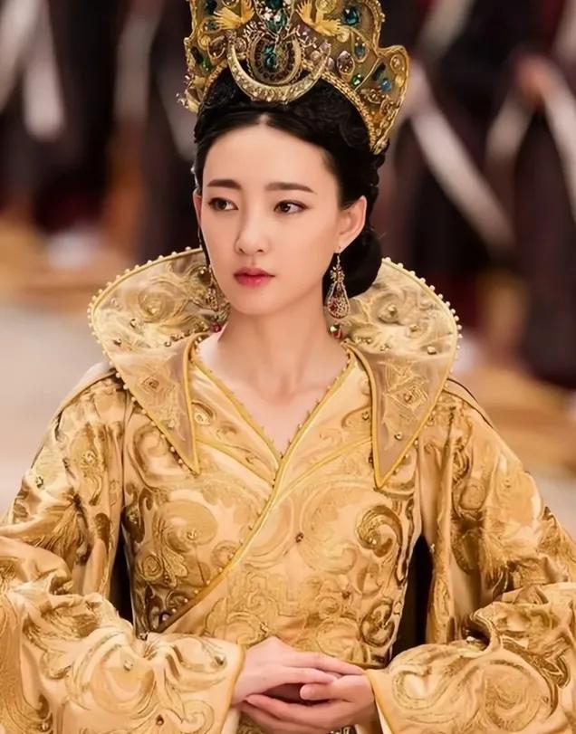 王丽坤，面相都变了