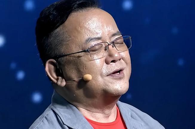 事实证明，被传卖掉上亿豪宅，移民美国的王刚，已走上另一条大道