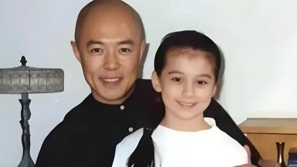 张铁林的混血女儿真容曝光！颜值美到犯规，这才是真正的格格