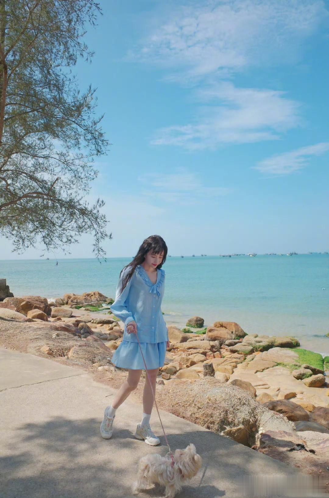 刘萌萌的海边美拍真的太绝了