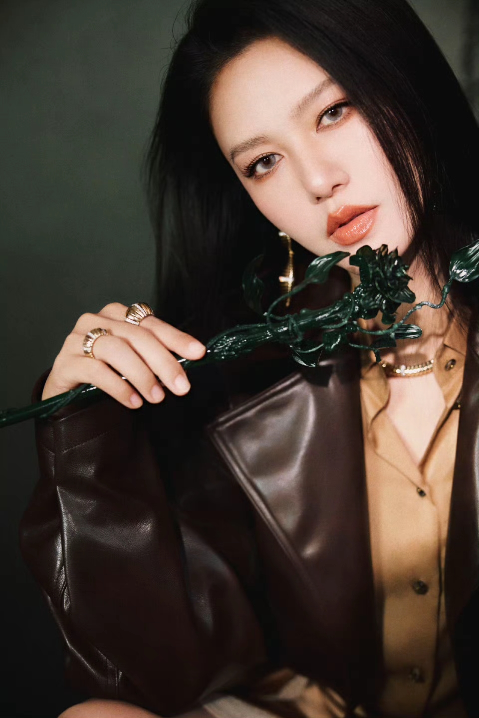 谭维维皮衣长筒高跟靴子美拍，姐真迷人