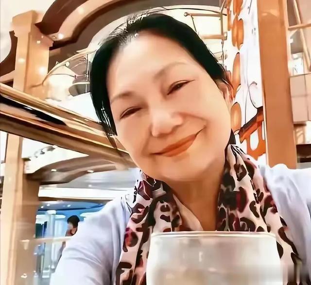 S妈三招保豪宅全崩!汪小菲冷回9个字气炸老赖,王伟忠老脸丢光