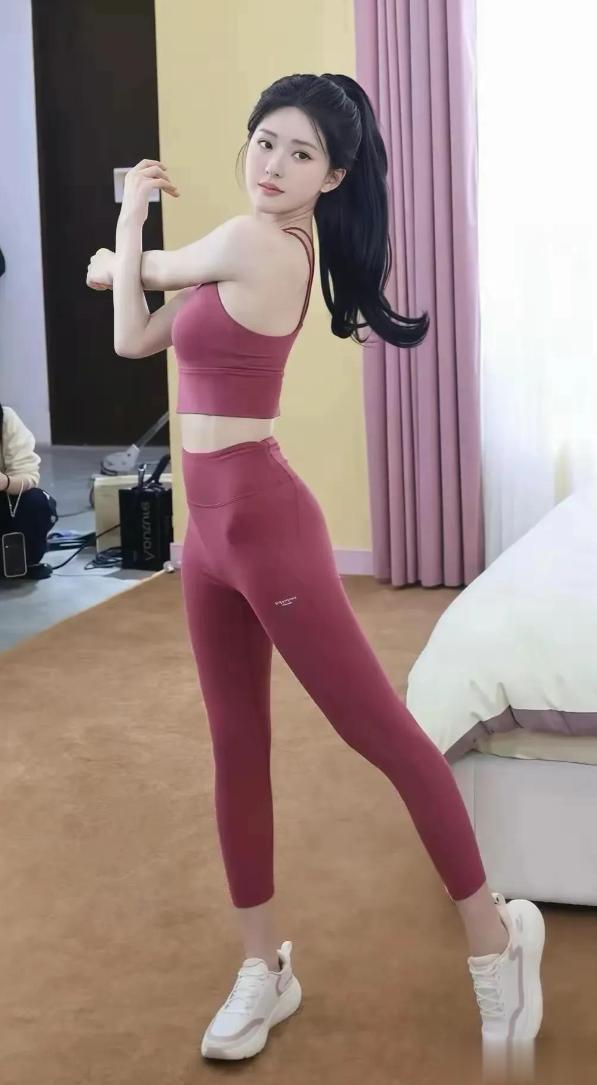 赵露思瑜伽裤炸屏!3.6亿追看的\肥美天花板\,这腰臀比科学吗