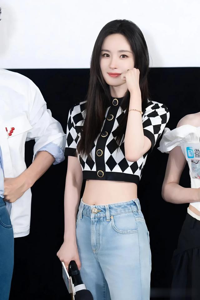 杨幂：腰太细了，这才是女神级别的腰！