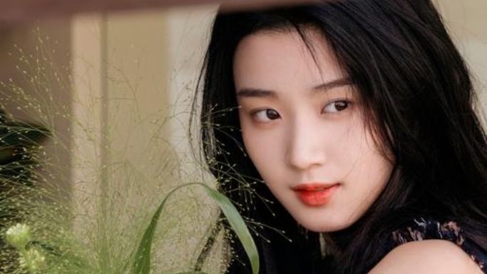 卢昱晓疑找代拍引争议,曾受害经历成最强反驳理由