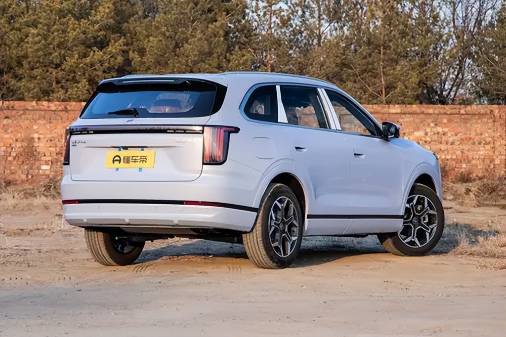 最近为什么这么多人在聊这台插混SUV？看完你就懂了