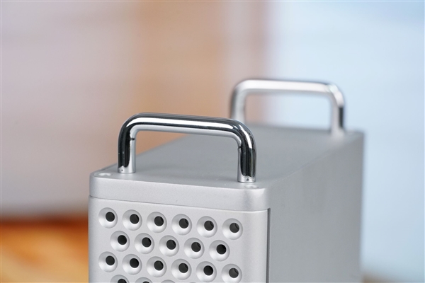 致敬蘋果Mac Pro刨絲器！奧睿科Omini Pro迷你機圖賞