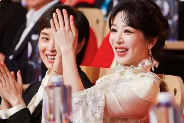 44岁宋佳做梦也想不到,一场白玉兰奖,她成了赢家,更火的是杨紫