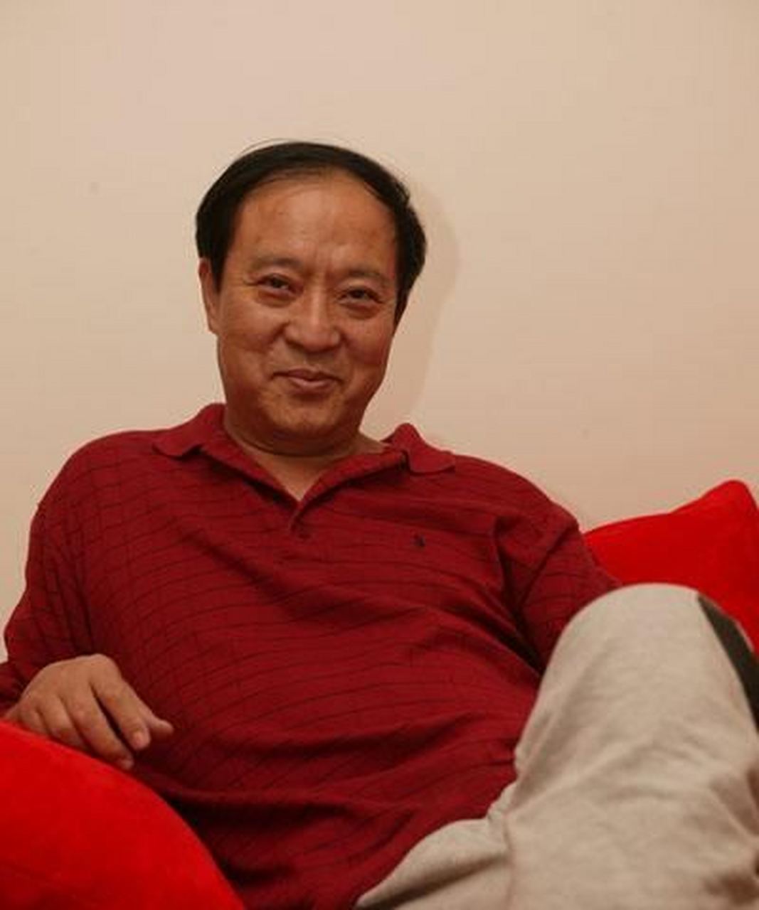 牛群：抛下冯巩后跟妻子也离婚了， 如今76岁没积蓄 ，近况如何？