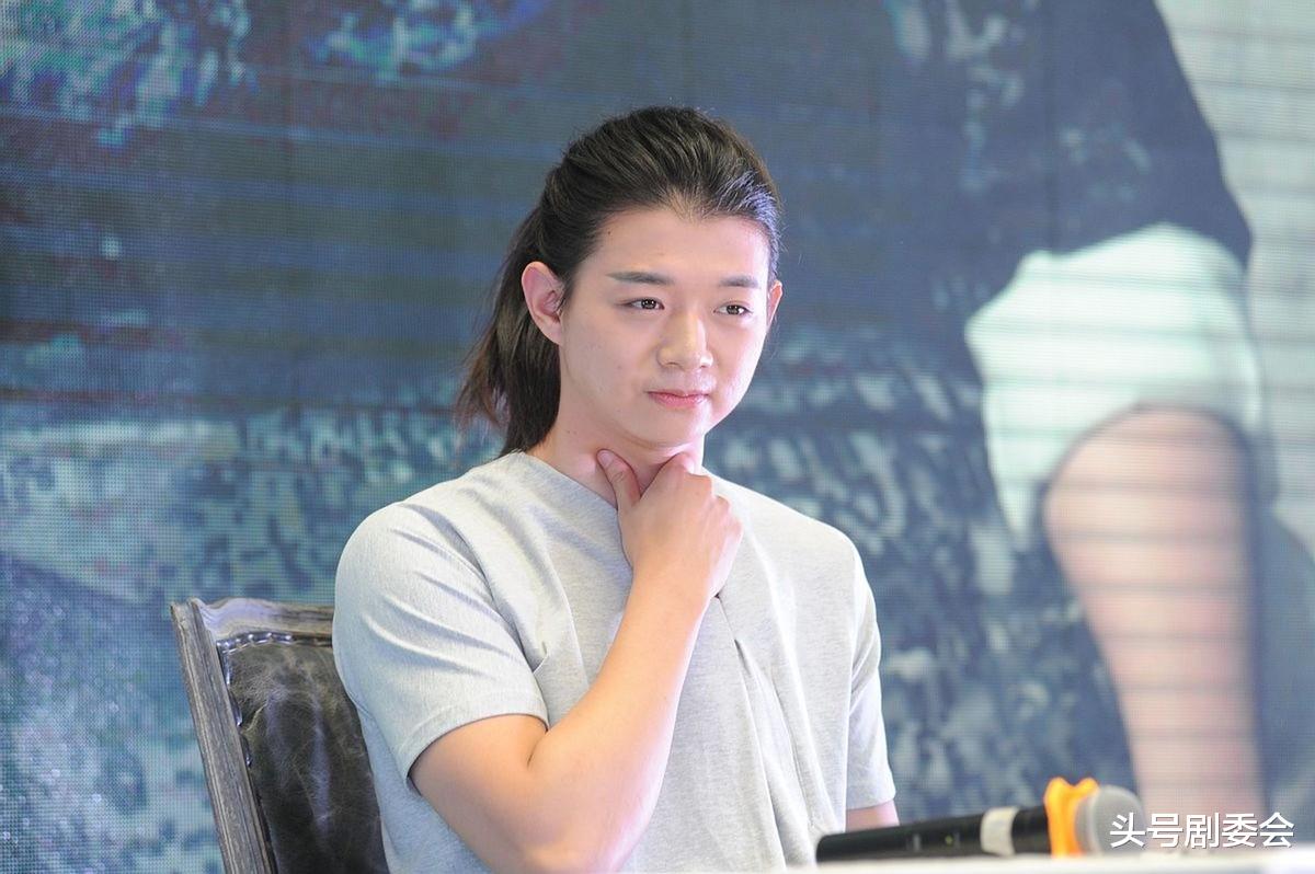 离开娱乐圈4年,霍尊事业重启,而被送进去的陈露,活成了这样