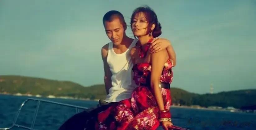 徐静蕾黄立行逛超市，老夫老妻相处模式，网友惊讶他们竟还在一起