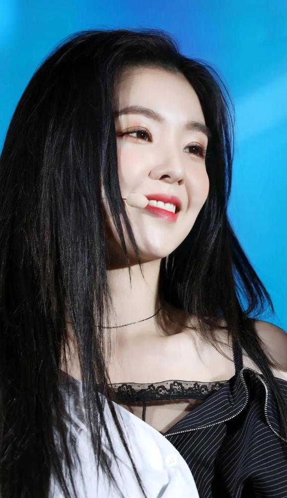 矮个子美学暴击：起底Irene裴珠泫'第一美人'资本操控链