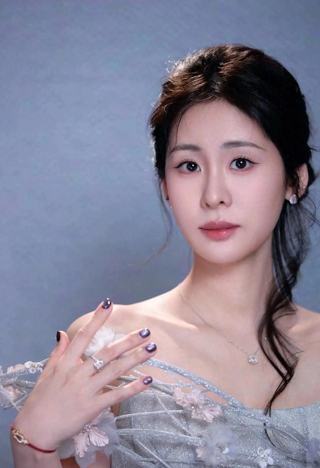 张碧晨：无需多言，以实力与态度破局