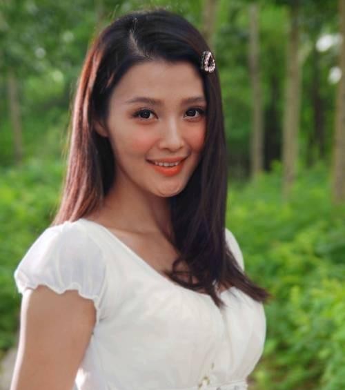 离婚11年,再看徐僧和白庆琳现状,她独自带娃,他仍单身想念女儿