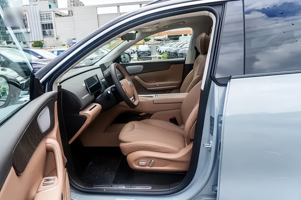 续航长，配置齐全，零跑C11值得入手？