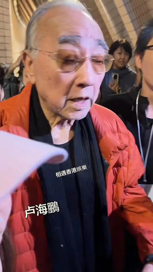 84岁TVB喜剧元老台上台下反差大！下楼梯双脚发软需人搀扶