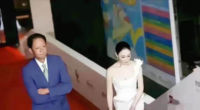 李小冉“致命性感”,王志文秒变红脸关公,现场太尴尬