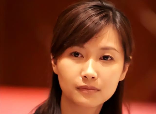 想不到,远走美国的京圈才女徐静蕾,已悄悄走上另一条“上坡路”