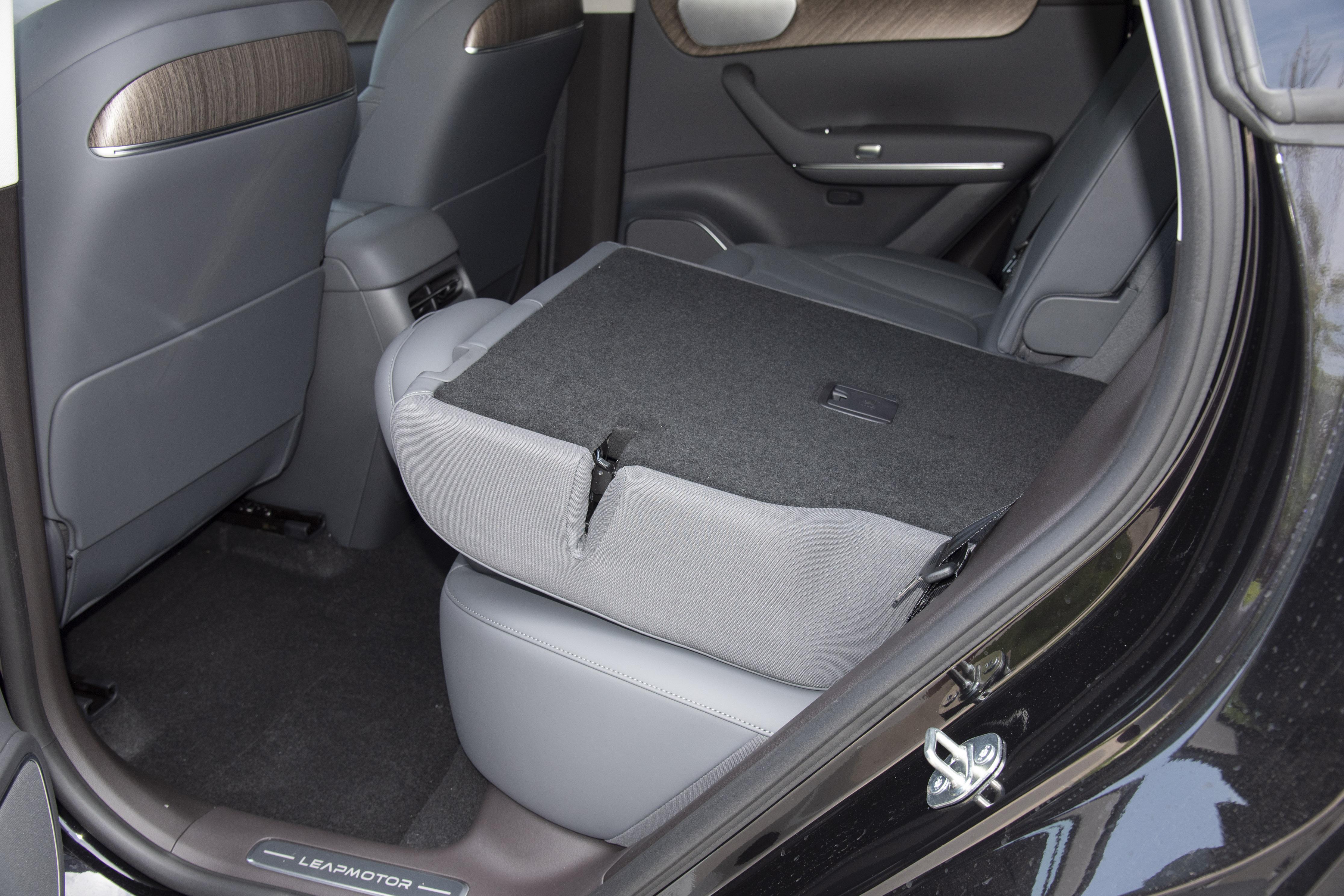 15万级SUV新选择！零跑C11纯电版640激光雷达版性价比如何？