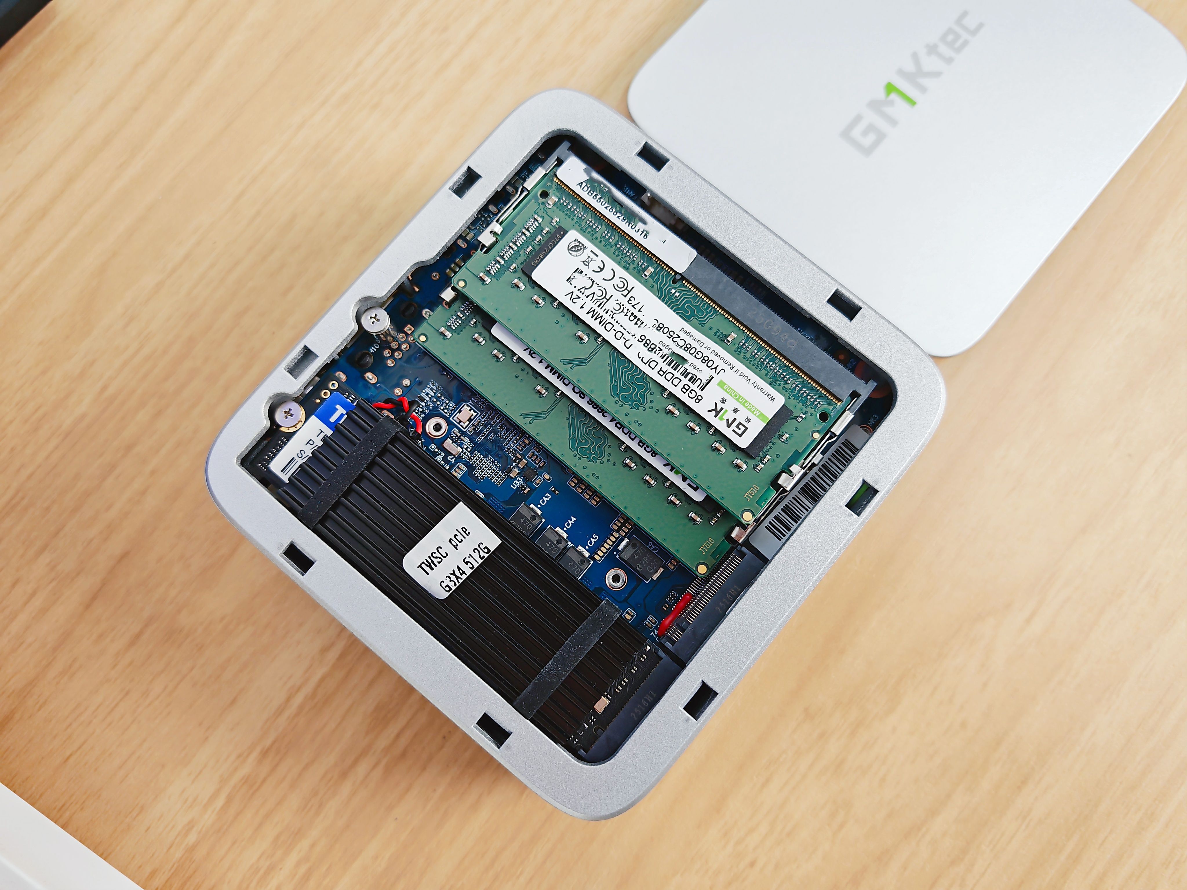 迷你主機設計太卷，巴掌大機身，性能還很炸裂，極摩客G10評測