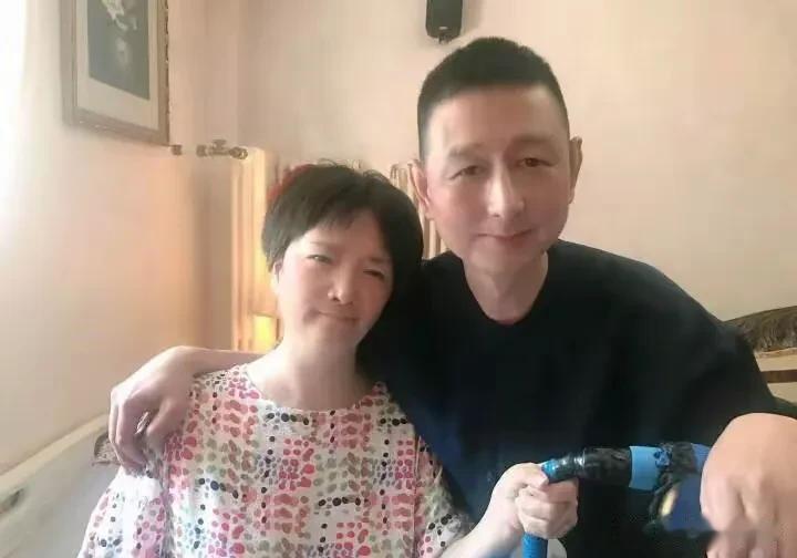 何晴患癌住院照曝光！面容憔悴浮肿严重，好友透露其生前最大遗憾