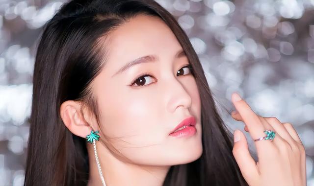 何冰，道出了李沁“强捧不红”的真相，她给圈内女演员提了个醒