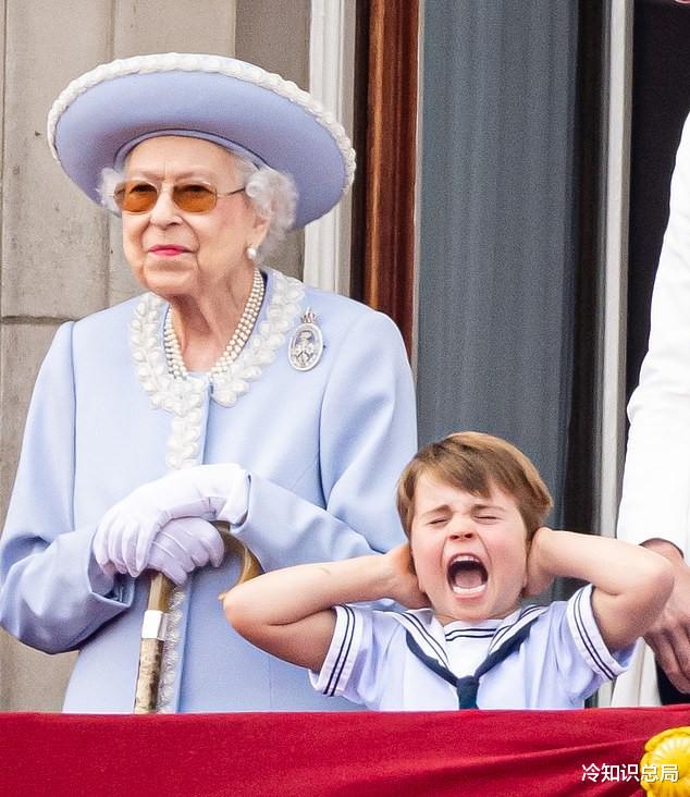 凯特发布路易王子7岁生日照，梅根不服输：阿奇莉莉贝特也很尊贵