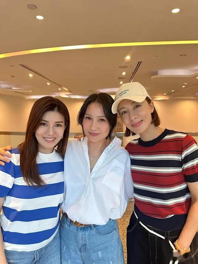 50岁生日罕见曝光真实状态！袁彩云不修图现鱼尾纹，被赞优雅老去